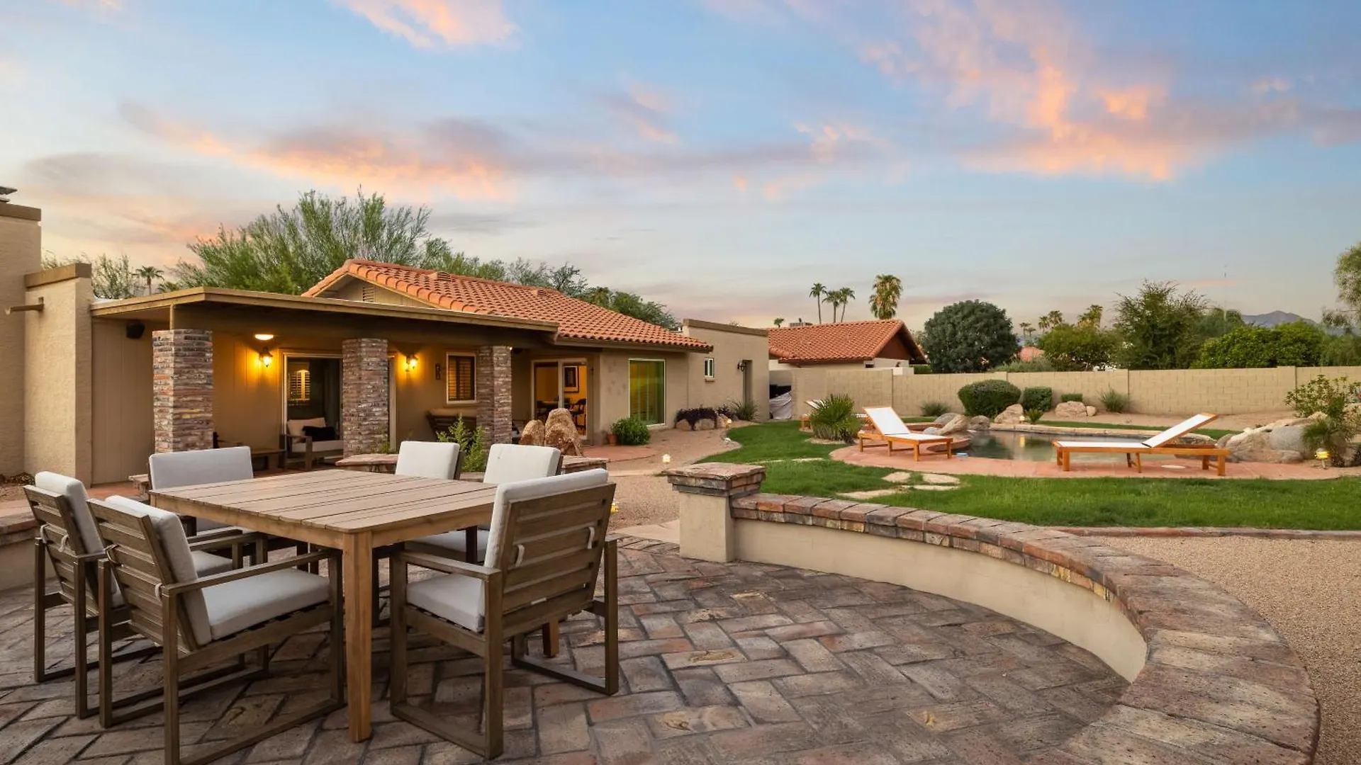 Sparkling Pool Poker Table And Relaxation At Sweetwater Scottsdale 0*,  USA