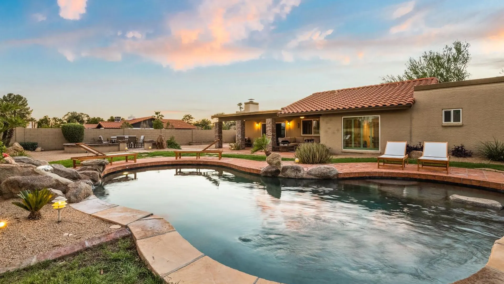 Semesterbostad Sparkling Pool Poker Table And Relaxation At Sweetwater Scottsdale USA